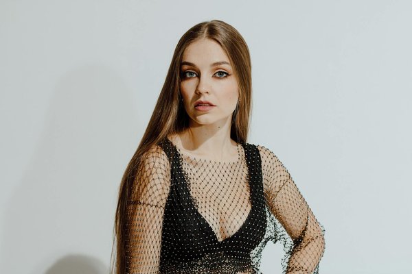 Brighten Up Your Winter Style: A Comprehensive Guide to Infusing Bold Colors into Your UK Fashion Wardrobe